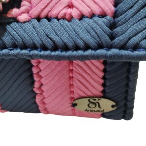 Bolsa de mão rosa e azul